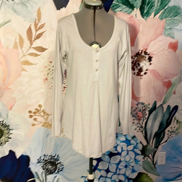 Lounge top - Picture 1 of 6